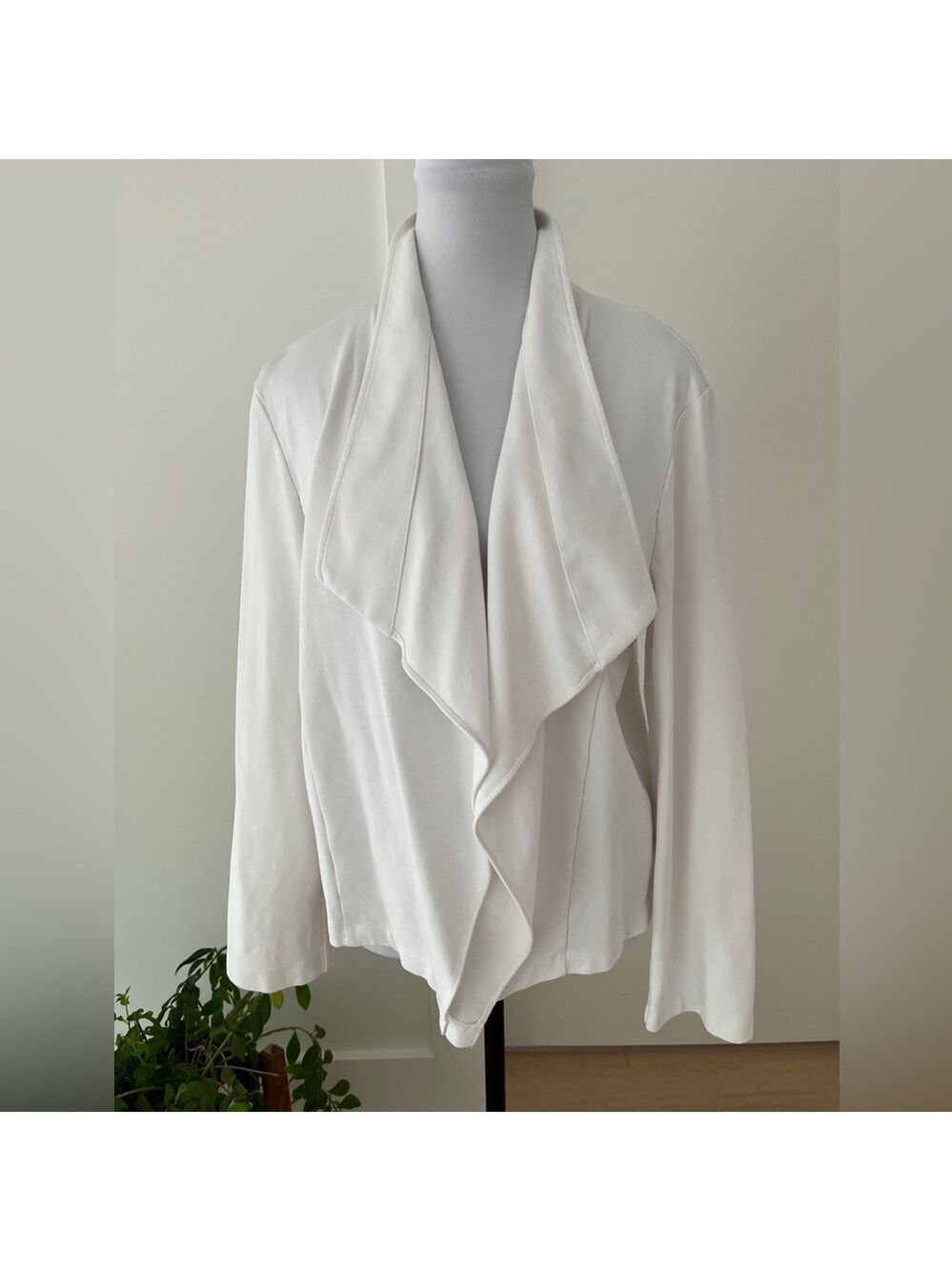 CHICO’S Open Front Waterfall Collar White Jacket Blazer Elastic Back Detail